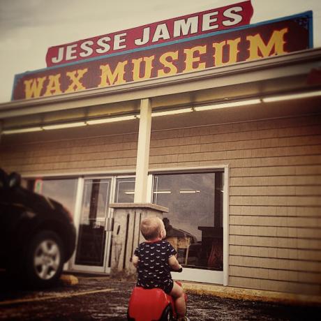 Wycieczka po Route 66 Dzień 3: Muzeum Figur Woskowych Jesse Jamesa