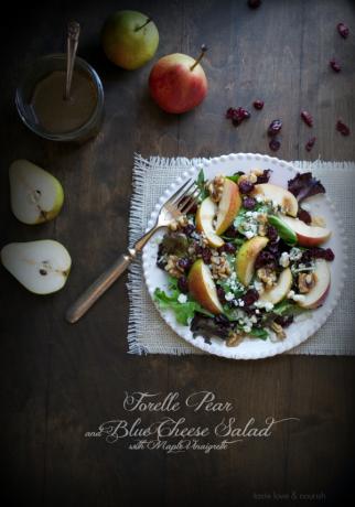 Ensalada Forelle de peras y queso azul con vinagreta de arce