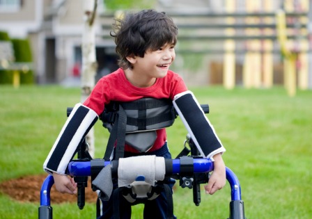 Anak laki-laki penyandang disabilitas