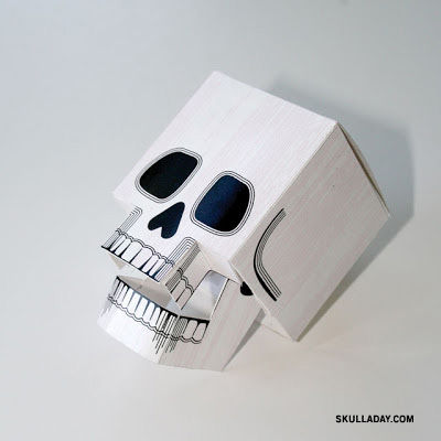 Teschio di papercraft con mascella mobile