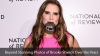 Brooke Shields brilla con un vestido de neón brillante en NYFW: foto – SheKnows