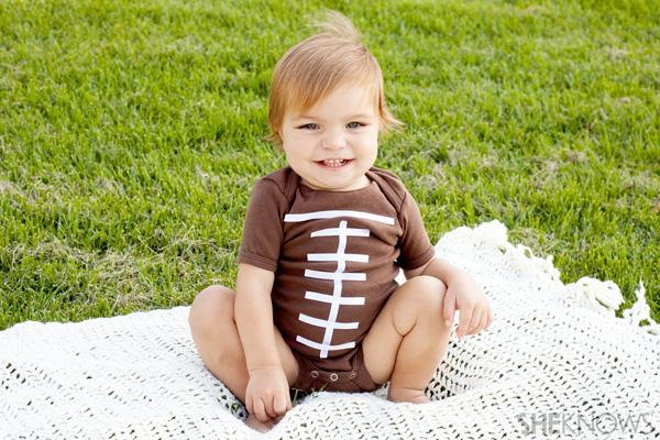 DIY voetbal Halloween kostuum voor baby's