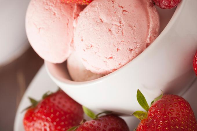 바닐라 또는 딸기 아이스크림