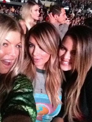 Fergie, Kim Kardashian i Khloe Kardashian - sławna mama na Twitterze