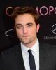 Robert Pattinson dukker op til Cosmopolis -premieren - SheKnows