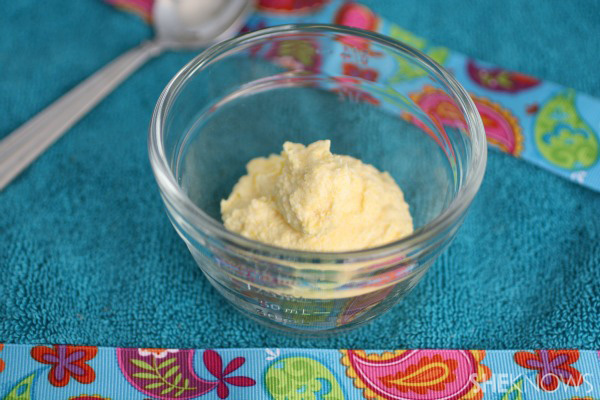 DIY Cornmeal และ Buttermilk Facial Scrub