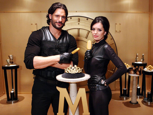 Joe Manganiello con Magnum bar