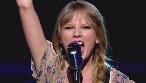 Taylor Swift bei den Grammys 2012
