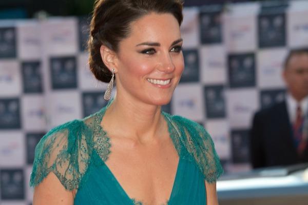 Fashion Kate Middleton selama kunjungan ke Australia