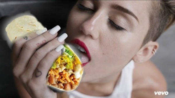 Miley Cyrus jí burrito