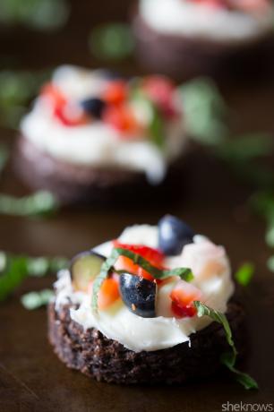 mini-fruit brownie pizza's