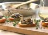 Брускете са печуркама на хрскавим здравицама од сира - СхеКновс