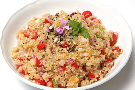 Quinoa-Salat mit Limette und Minze