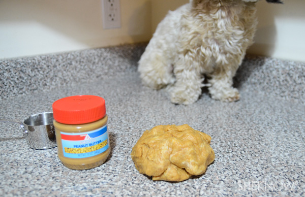 Domácí štěně z arašídového másla