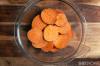 Süßkartoffelchips aus der Mikrowelle – SheKnows