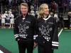 Janet & Paulina Gretzky poserar i skira outfits för en fotografering – SheKnows