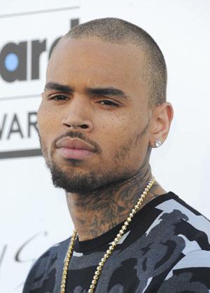 Chris Brown ถูกตั้งข้อหาชนแล้วหนี