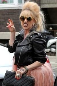 Lady Gaga nimmt eine Pose ein