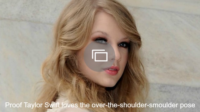 Taylor Swift przez ramię pokaz slajdów