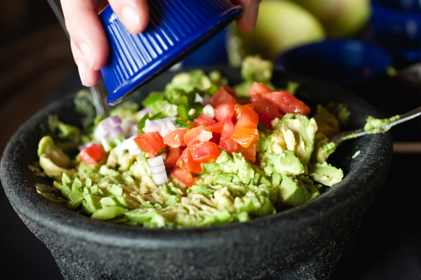 Kotitekoinen guacamole