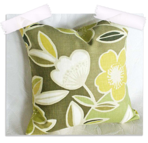 Модная декоративная подушка с цветами в стиле ретро