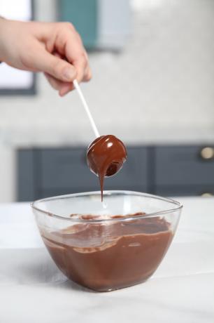 Putenpops in Schokolade getaucht