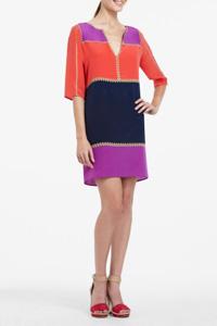 Podívejte se na to: Jasné hedvábné barevné blokové šaty (288 $)