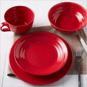 szkliwione ceramiczne naczynia stołowe 