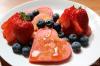 DIY jahodové palačinkové srdce - SheKnows