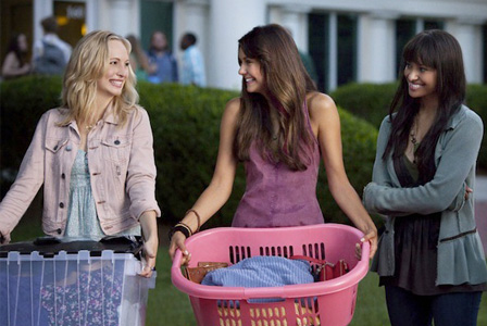 Bonnie, Elena és Caroline a Vámpírnaplókban