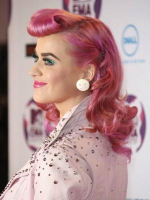 Kudrnatý účes Katy Perry