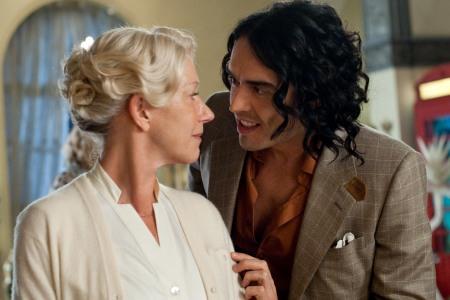 Helen Mirren และ Russell Brand ใน Arthur