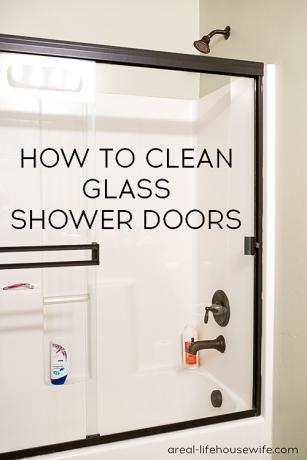 як почистити скляні душові двері
