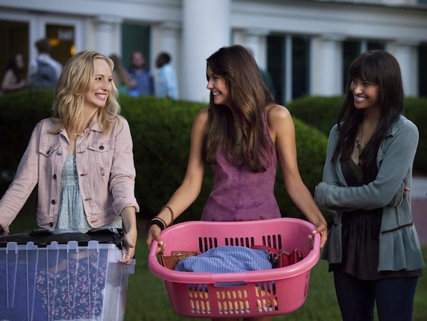 Elena, Caroline és Bonnie a Vámpírnaplókban