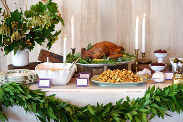 Thanksgiving-Buffet-Tisch