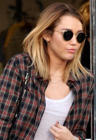 Gaya Rambut Pendek Miley Cyrus