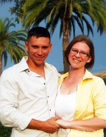 Laura Crawford dan suaminya, merayakan 12 tahun pernikahan