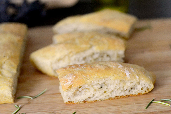 Pan de aceite de oliva con romero en olla de cocción lenta