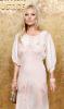 Kate Moss frigjorde brystvorten i Ethereal Look til Albie Awards – SheKnows