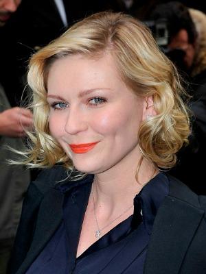 Kręcona fryzura Kirsten Dunst