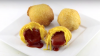 Pomidorų sriubos pripildyti grilio sūrio rutuliai iš naujo įsivaizduoja klasikinius pietus (VIDEO)-„SheKnows“