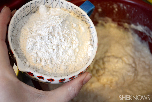 Krok 2: Wymieszaj mąkę i odstaw