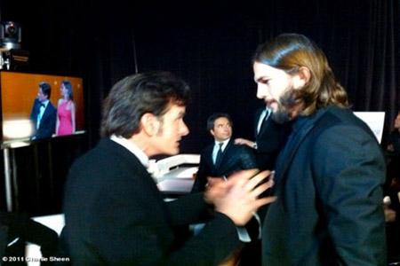 Charlie Sheen spotyka Ashtona Kutchera w Emmys