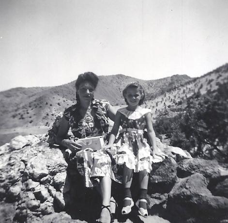 Флоренс (Коннелли) Сайзер и Линди Рошель (Сайзер) в 1954 году