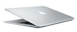 Macbook Air on väiksem ja kergem kui kunagi varem.