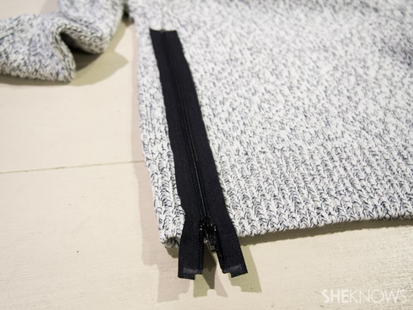 DIY cipzáras pulóver | SheKnows.com