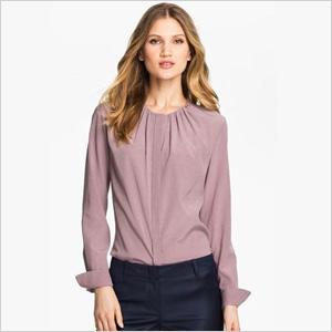 elegant bluse i silkestrekk uten krage