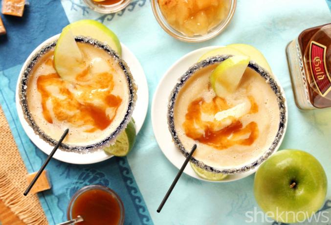 apple-margarita-with-caramel-in-glass