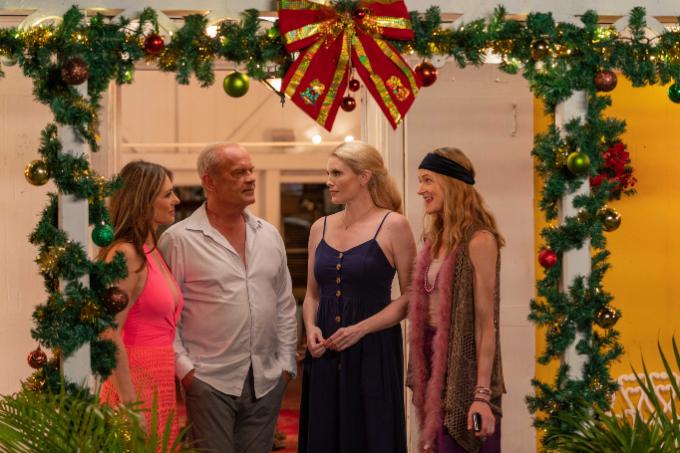 Elizabeth Hurley, Kelsey Grammer, Nathalie Cox und Naomi Frederick spielen die Hauptrollen in Christmas in Paradise.