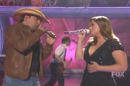 Kelly Clarkson és Jason Aldean az American Idol című filmben